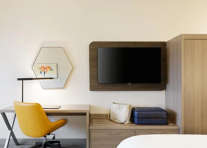 Express By Ihg Hotel 4*