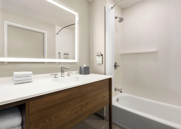 Express By Ihg 4*